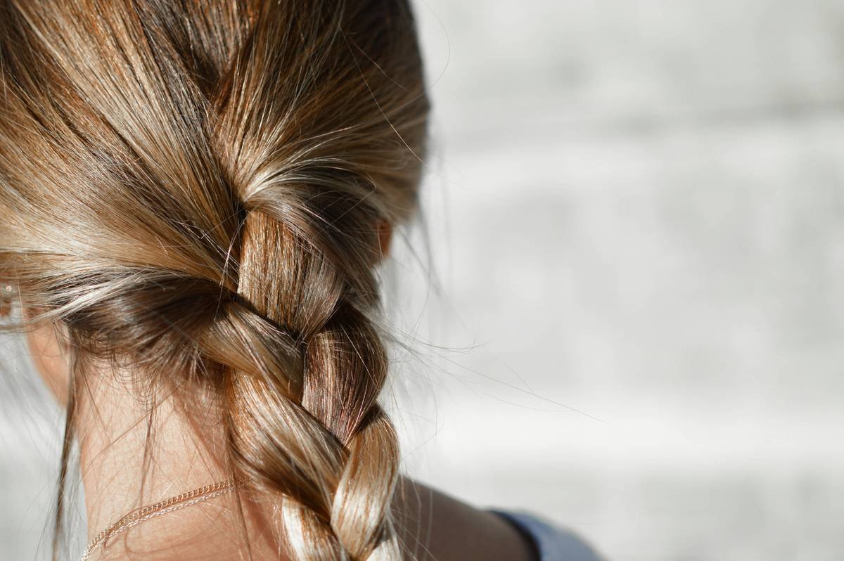 Comparison of hair styled with texture paste versus traditional gel showing superior movement and separation