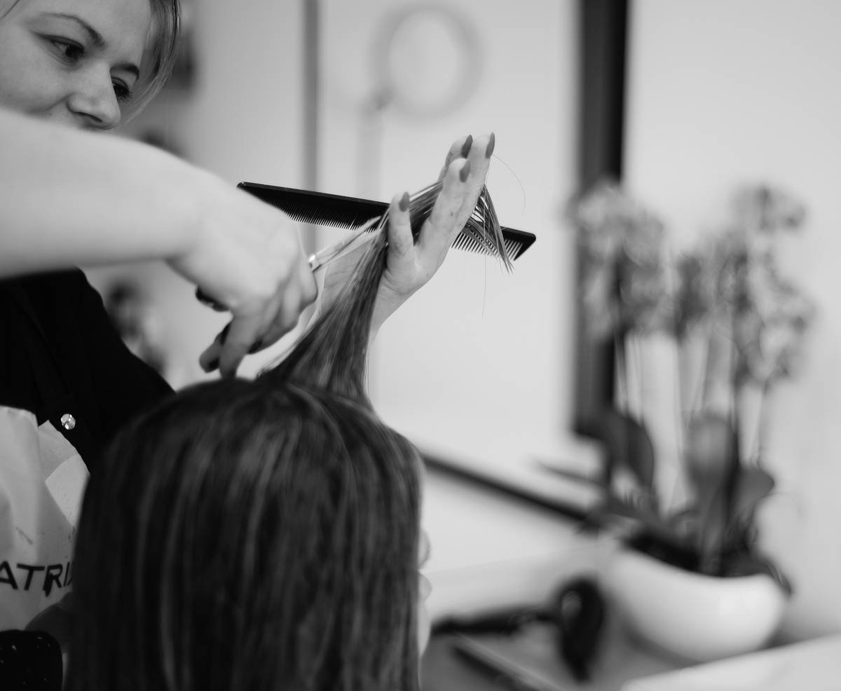 Side-by-side ingredient comparison: harmful alcohols vs. hair-friendly humectants in styling gels for texturized hair
